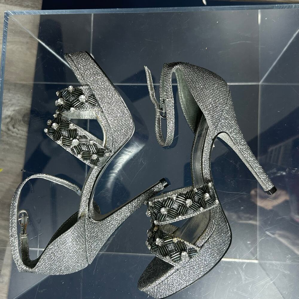 Adrianna Papell Silver Beaded Rhinestone Heels Ankle Strap 6.5
Prom glam